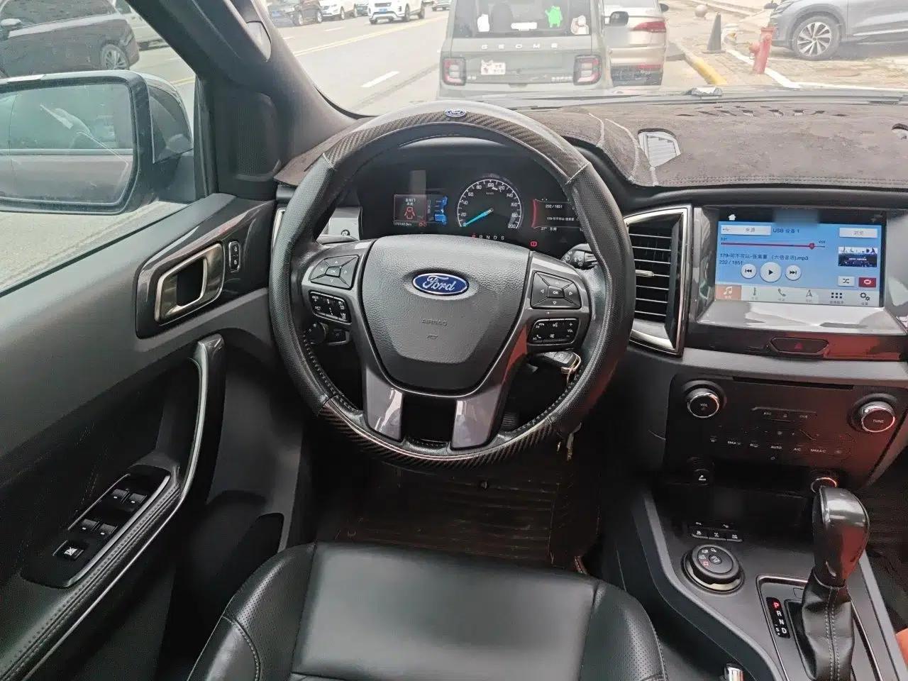 Ford Everest 2017 2.0T Gasoline Automatic 4x4 Flagship Edition 7 Seats — миниатюра 10