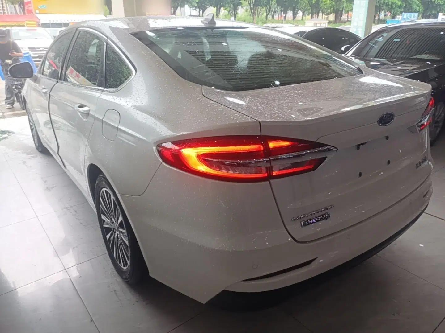 Ford Mondeo New Energy 2018 2.0 PHEV Smart-Controlled Fashion Edition China V Standard — миниатюра 4