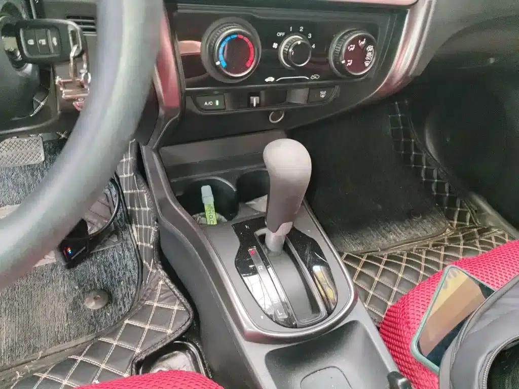 2016 Honda Greiz 1.5L CVT Classic Edition — миниатюра 14