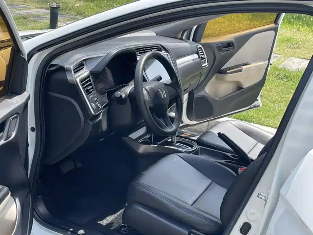 2016 Honda Greiz 1.5L CVT Classic Edition — миниатюра 11