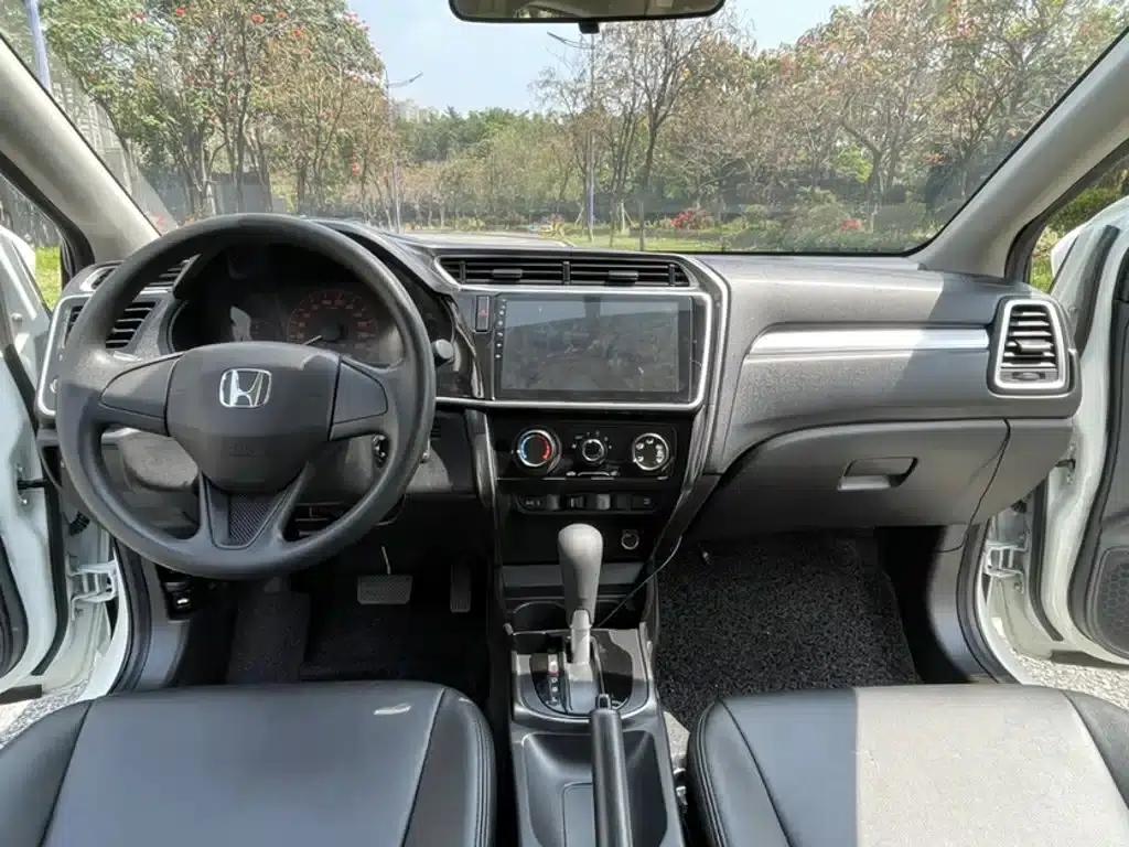 2016 Honda Greiz 1.5L CVT Classic Edition — миниатюра 16