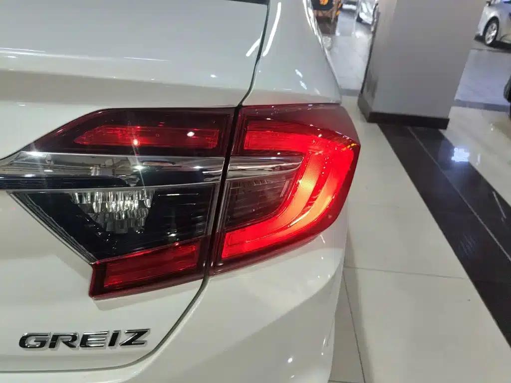 2016 Honda Greiz 1.5L CVT Classic Edition — миниатюра 25