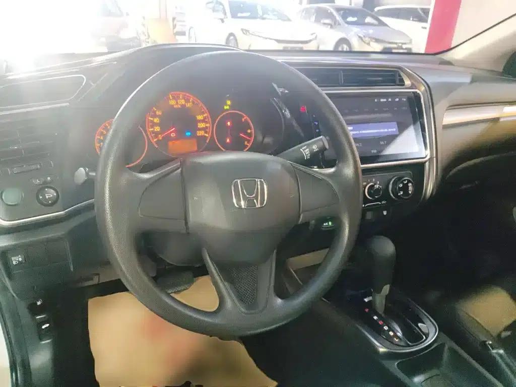 2016 Honda Greiz 1.5L CVT Classic Edition — миниатюра 6