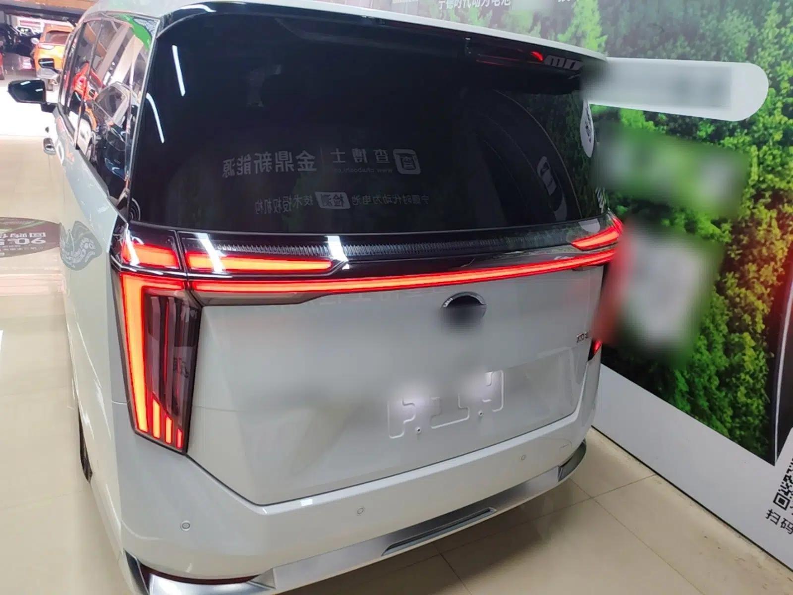 GAC Trumpchi Xiangwang M8 2025 Kunkun Series Ultra First-Class Cabin — миниатюра 5