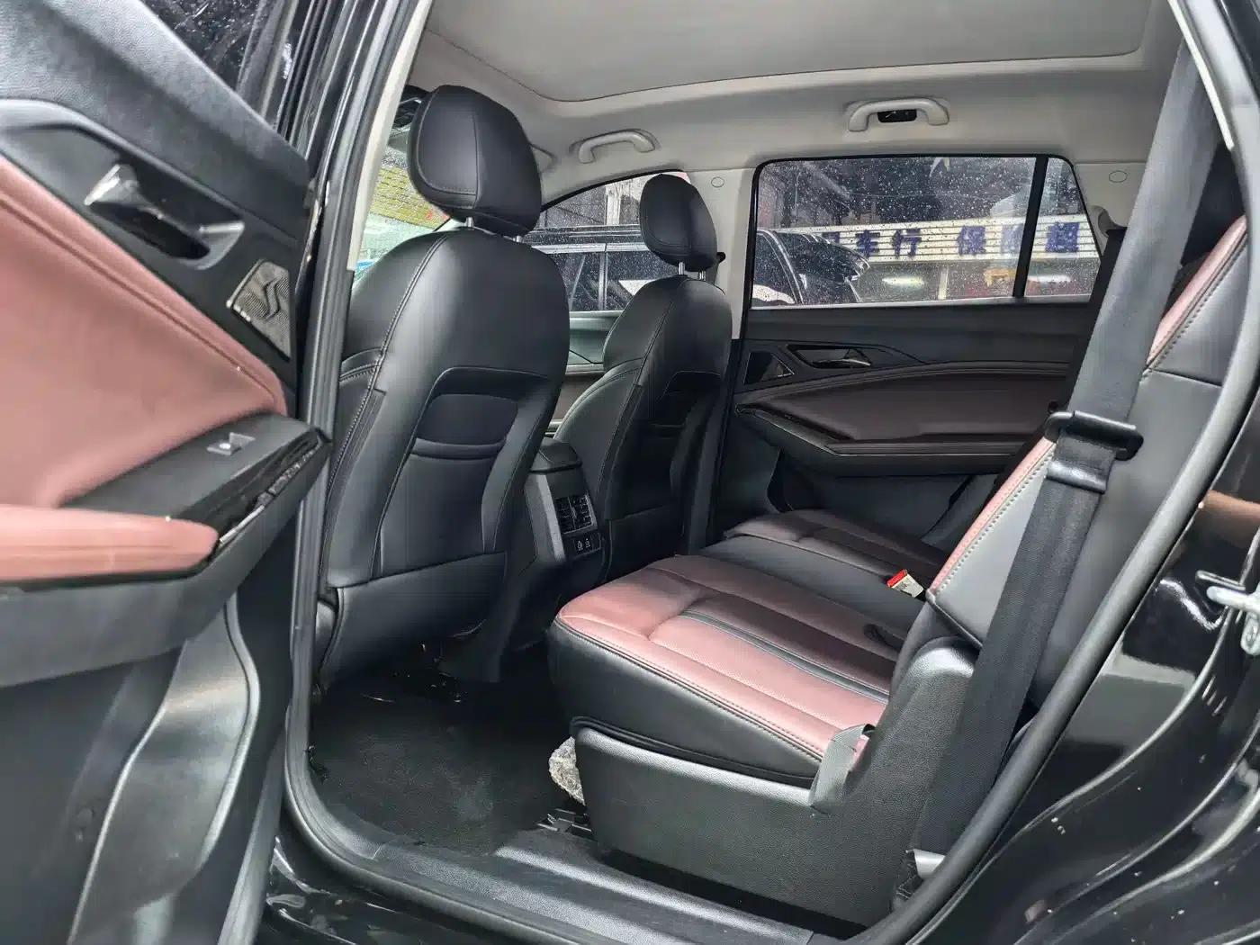 Sihao X8 PLUS 2023 1.5TGDI DCT Premium Edition 7-seater — миниатюра 4