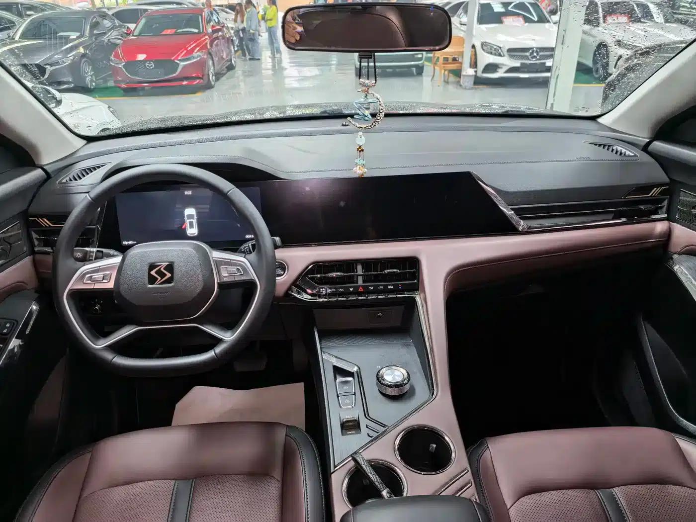 Sihao X8 PLUS 2023 1.5TGDI DCT Premium Edition 7-seater — миниатюра 5