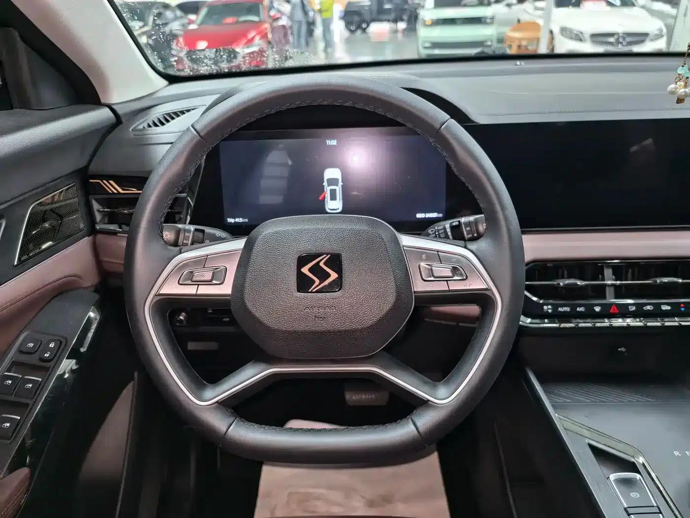 Sihao X8 PLUS 2023 1.5TGDI DCT Premium Edition 7-seater — миниатюра 6