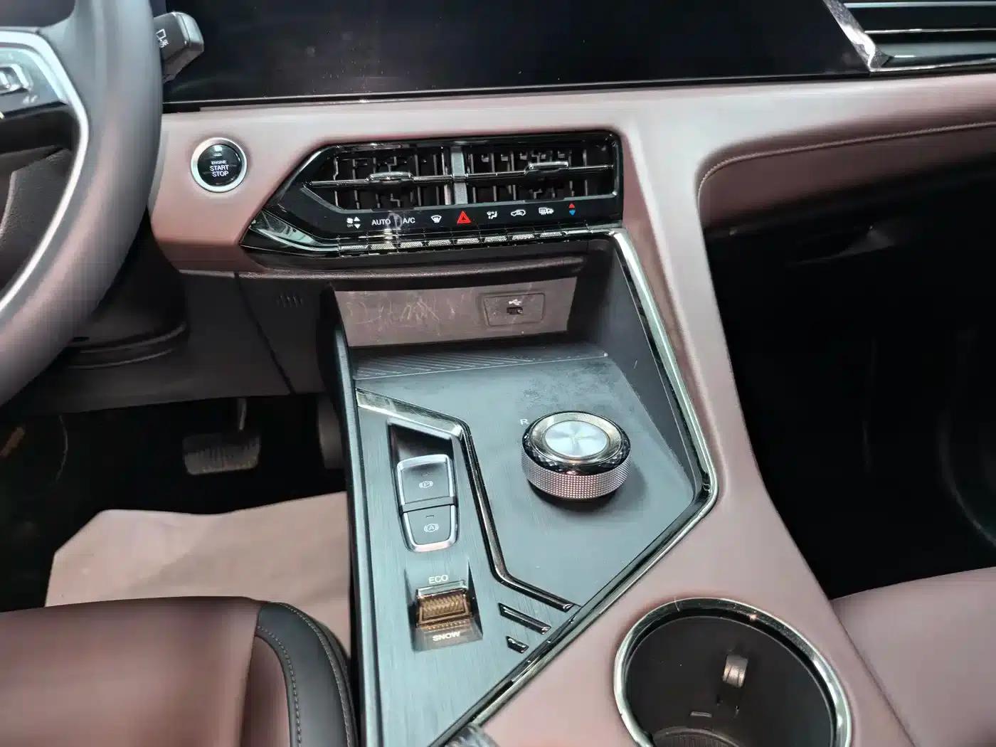 Sihao X8 PLUS 2023 1.5TGDI DCT Premium Edition 7-seater — миниатюра 7