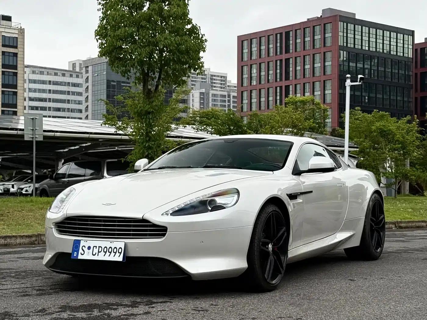 Aston Martin DB9 2013 6.0L Coupe — миниатюра 1
