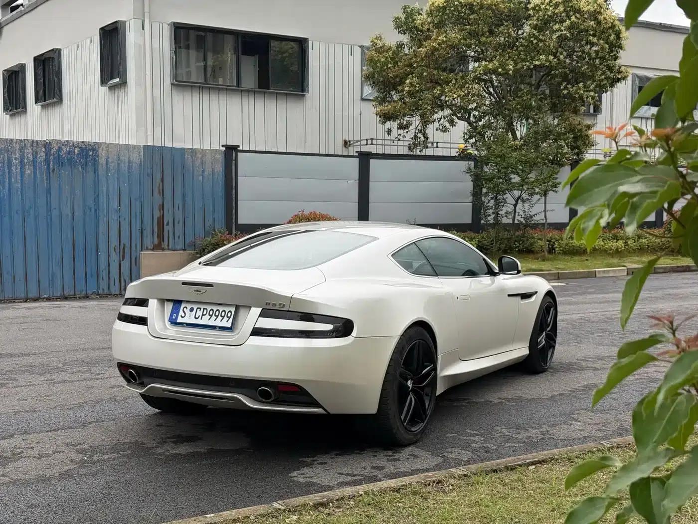 Aston Martin DB9 2013 6.0L Coupe — миниатюра 5