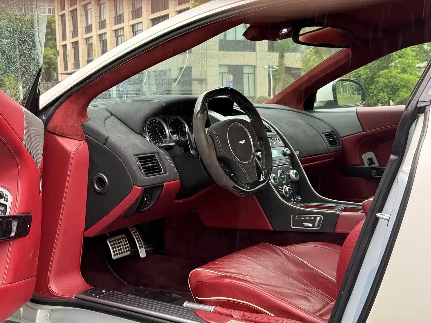 Aston Martin DB9 2013 6.0L Coupe — миниатюра 10