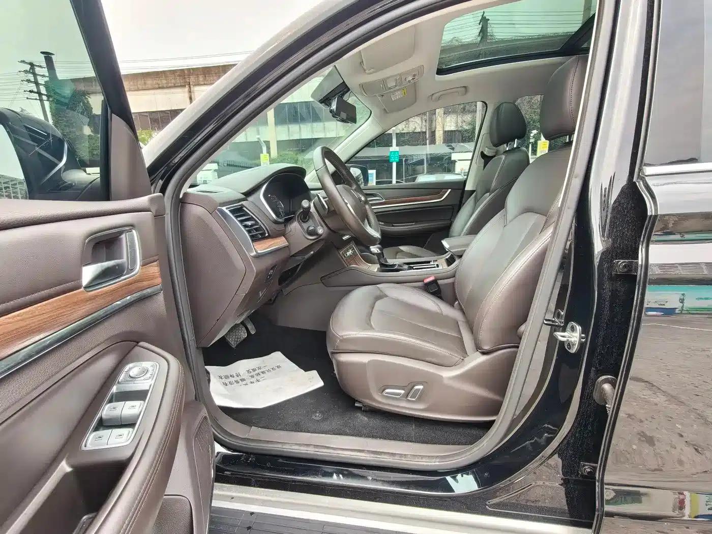 Roewe RX8 2019 30T Intelligent Internet Two-Wheel Drive Super Flagship Edition — миниатюра 4