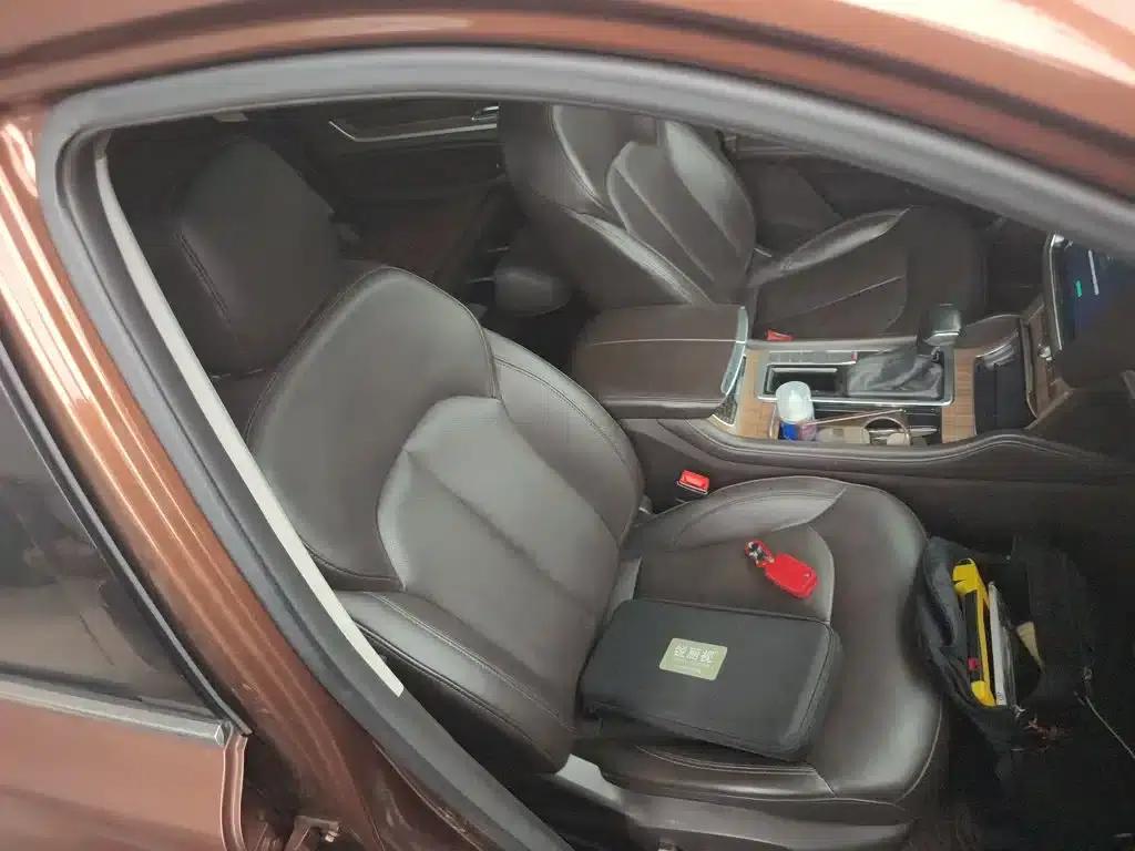 Roewe RX8 2018 30T Intelligent Internet Two-Wheel Drive Supreme Edition — миниатюра 20