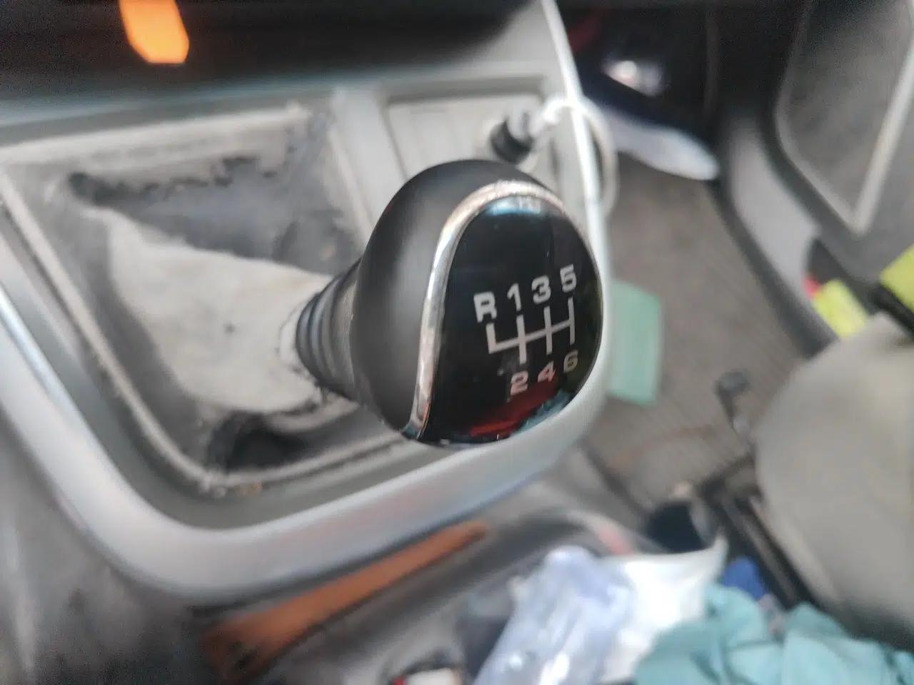 Jinbei Hiace 2020 2.0L Express King Series Deluxe Van Standard Roof China VI Emission Standard 1TZS — миниатюра 14