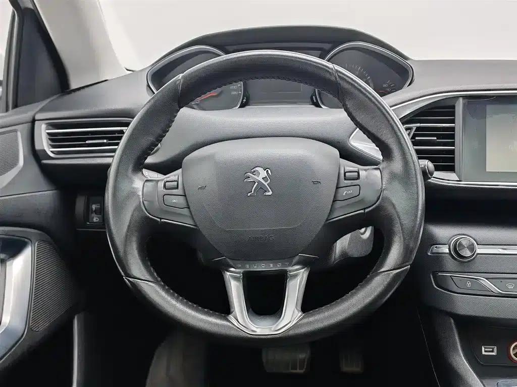 Peugeot 308S 2015 1.2T Automatic Sporty Edition — миниатюра 11