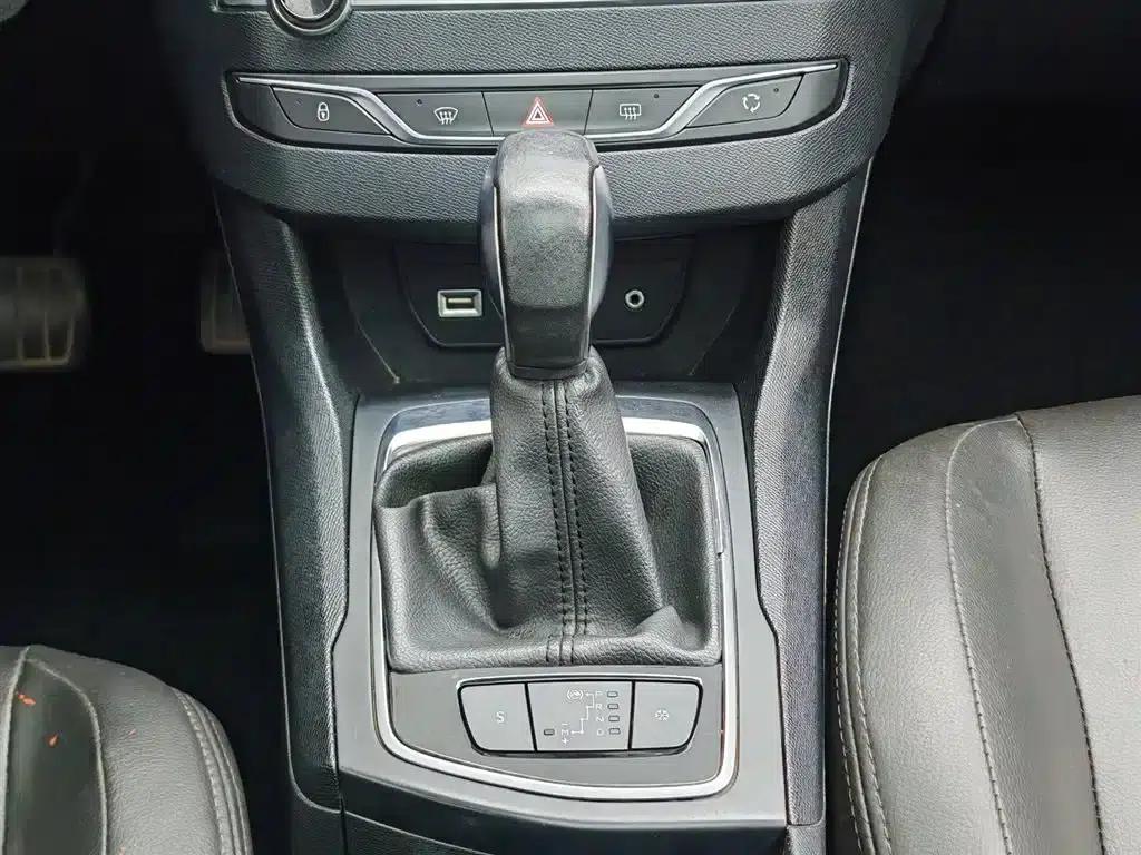 Peugeot 308S 2015 1.2T Automatic Sporty Edition — миниатюра 13