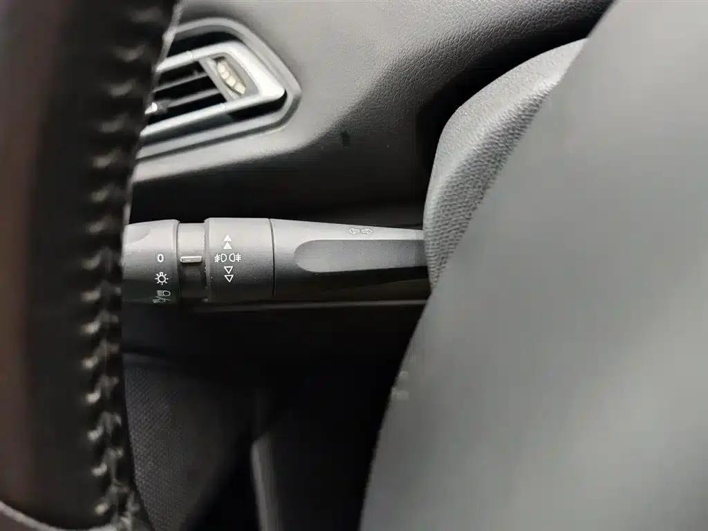 Peugeot 308S 2015 1.2T Automatic Sporty Edition — миниатюра 21