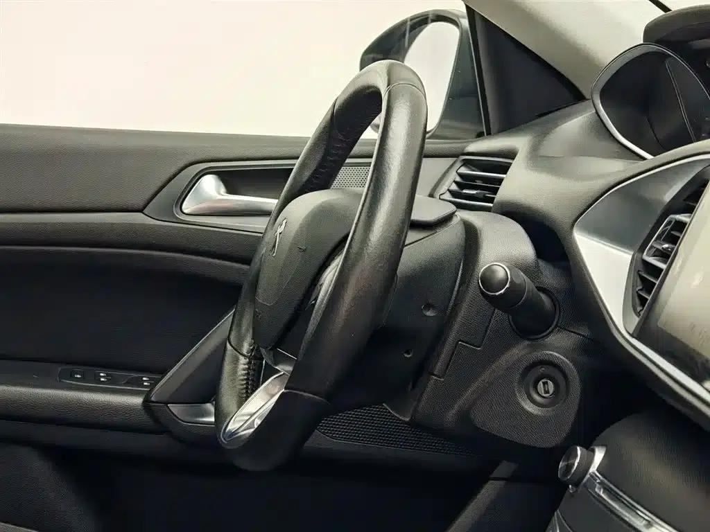 Peugeot 308S 2015 1.2T Automatic Sporty Edition — миниатюра 22