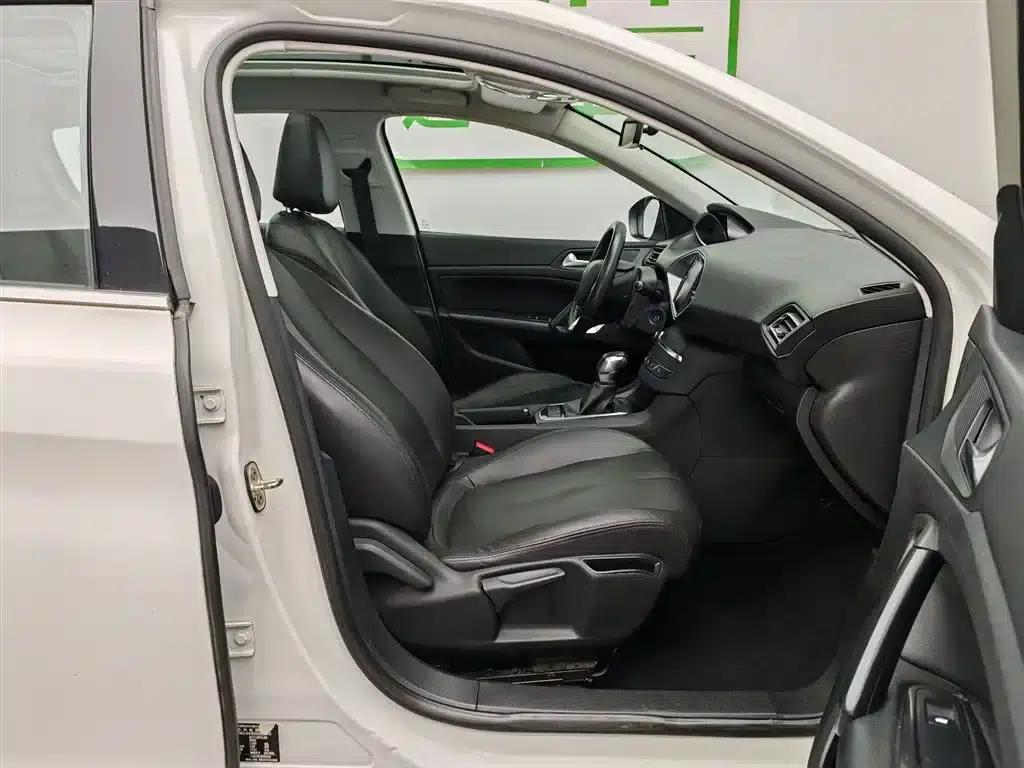 Peugeot 308S 2015 1.2T Automatic Sporty Edition — миниатюра 23