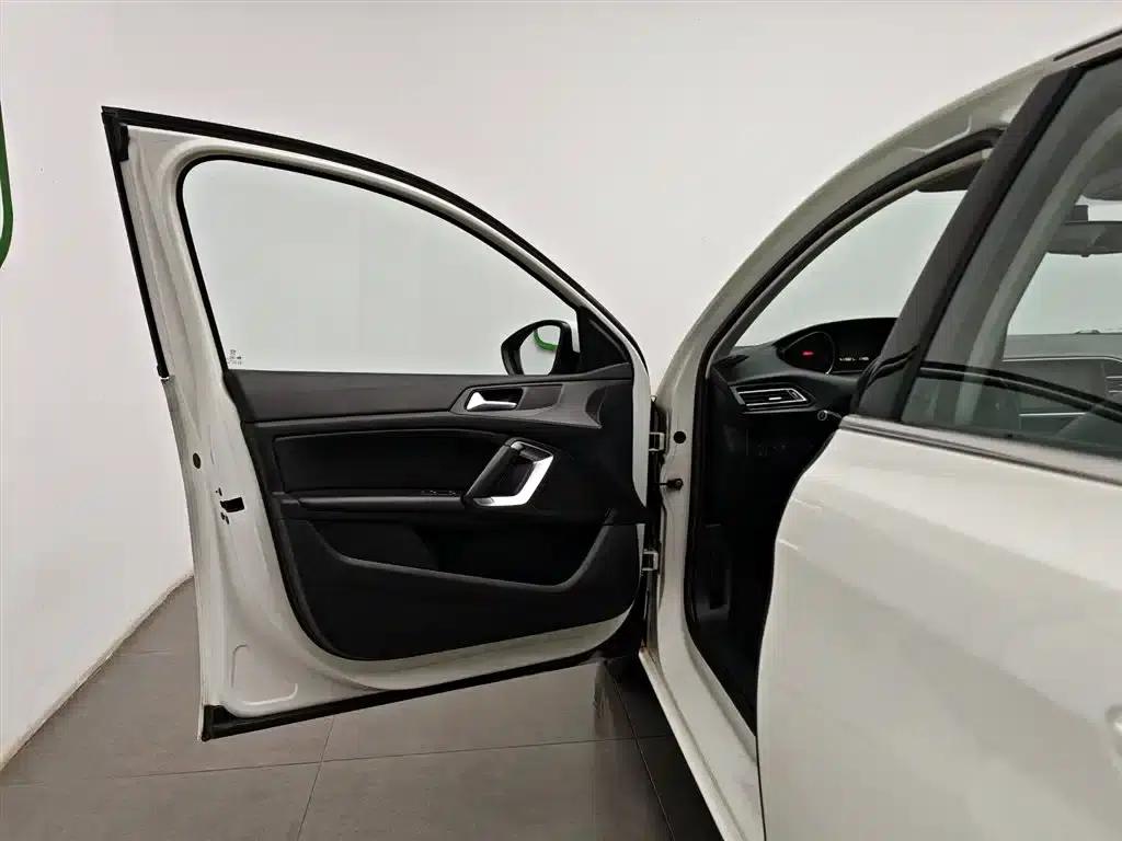 Peugeot 308S 2015 1.2T Automatic Sporty Edition — миниатюра 8