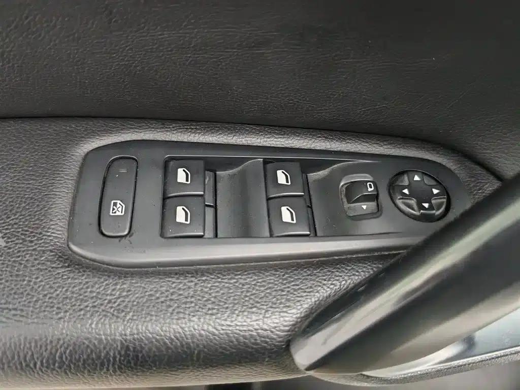 Peugeot 308S 2015 1.2T Automatic Sporty Edition — миниатюра 9