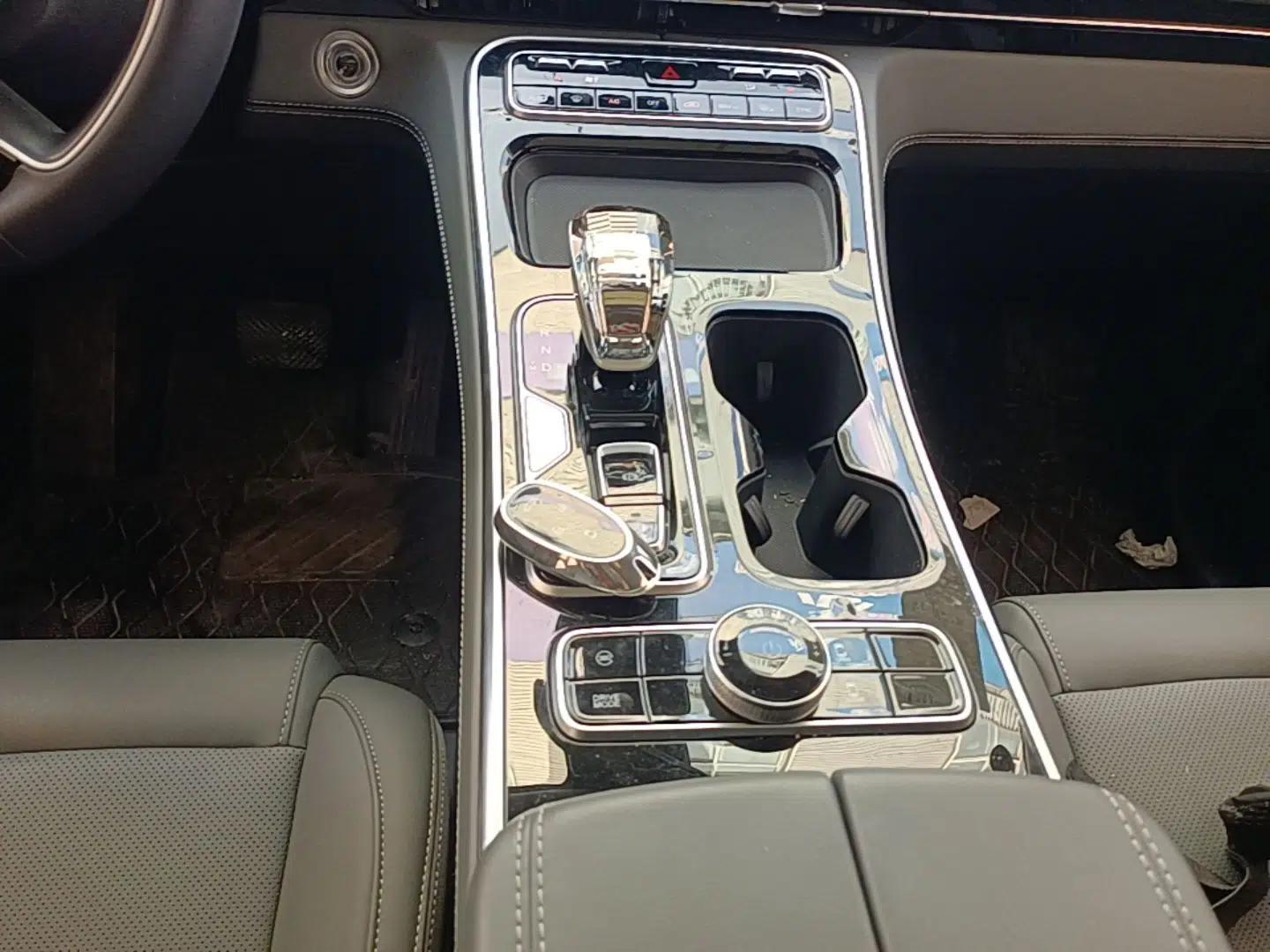JAC Refine RF8 2024 Zhiling Edition 2.0T Prestige Model — миниатюра 16
