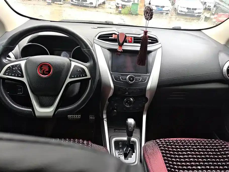 2016 Yuan 1.5L Automatic Deluxe Model — миниатюра 12