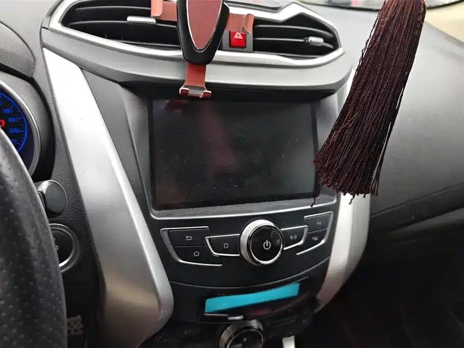 2016 Yuan 1.5L Automatic Deluxe Model — миниатюра 13