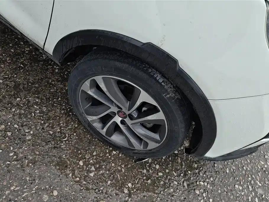 2016 Yuan 1.5L Automatic Deluxe Model — миниатюра 6