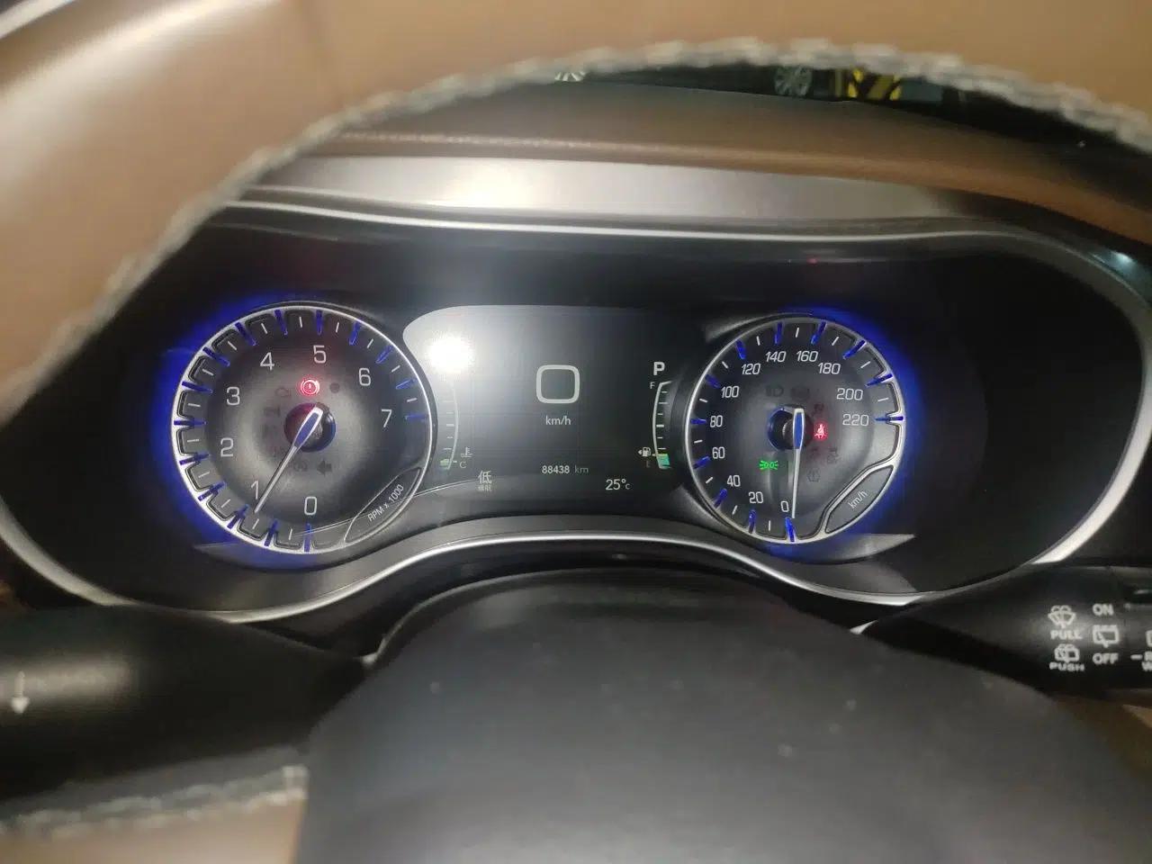Chrysler Grand Voyager 2017 3.6L Premium Edition — миниатюра 11