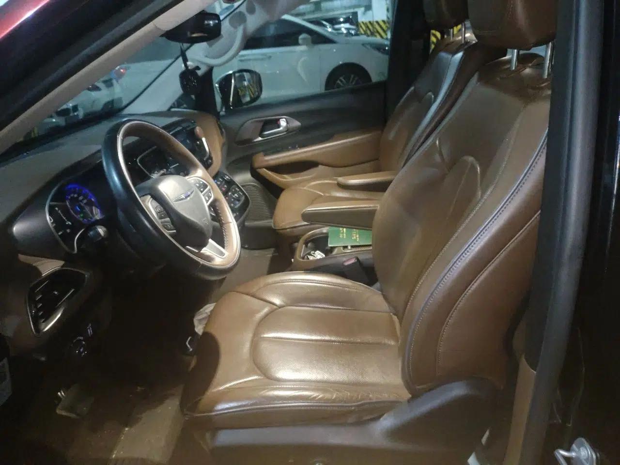 Chrysler Grand Voyager 2017 3.6L Premium Edition — миниатюра 15