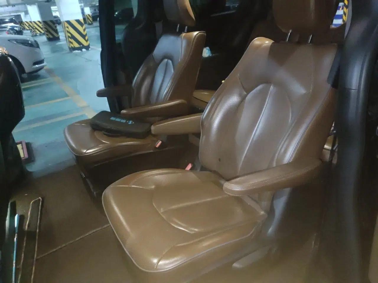 Chrysler Grand Voyager 2017 3.6L Premium Edition — миниатюра 17