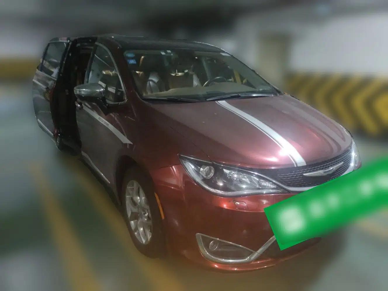 Chrysler Grand Voyager 2017 3.6L Premium Edition — миниатюра 3
