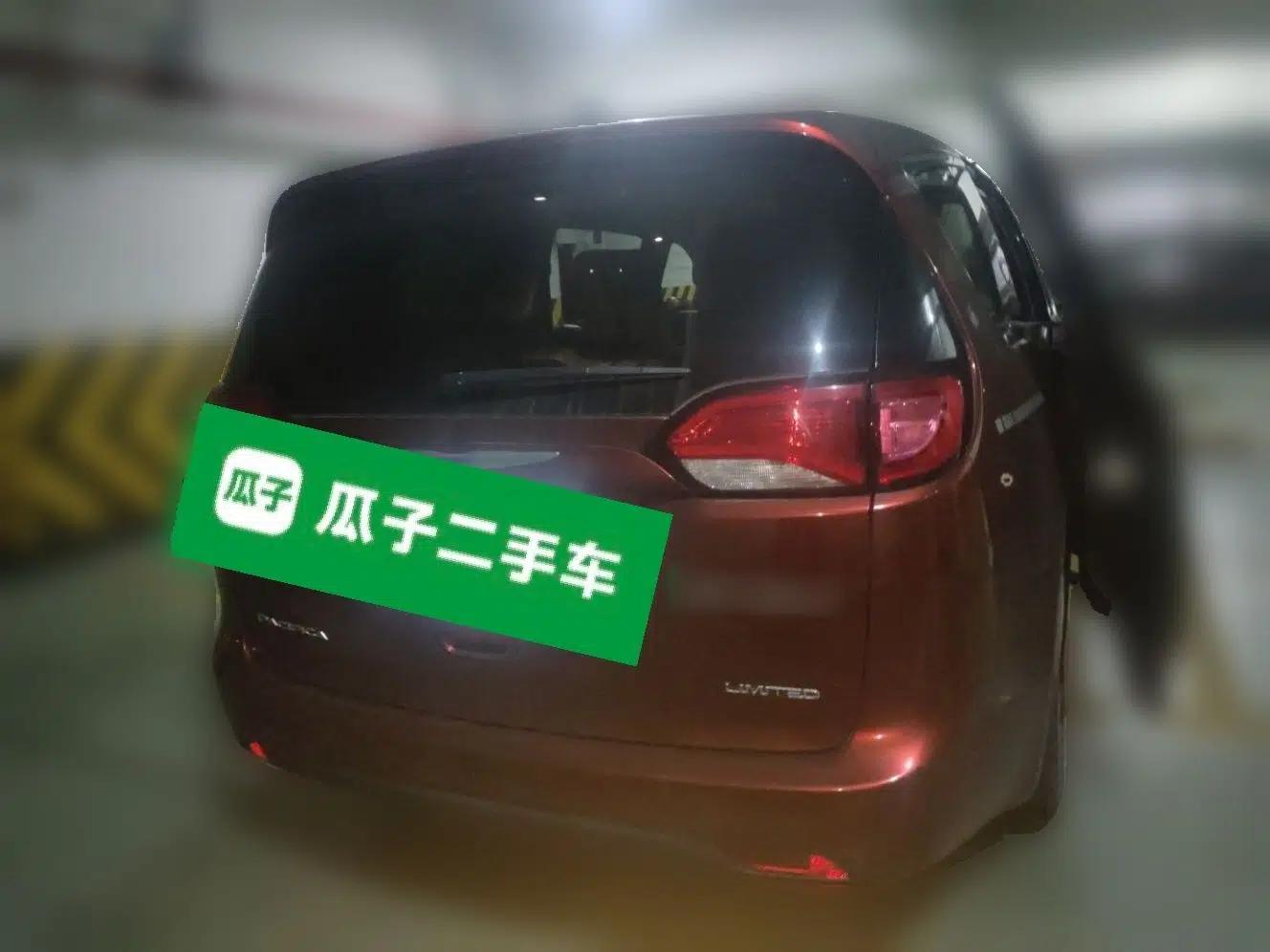 Chrysler Grand Voyager 2017 3.6L Premium Edition — миниатюра 5
