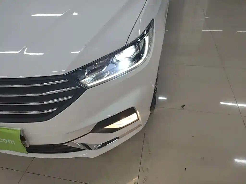 Baojun 360 2018 1.5L Automatic Deluxe Edition (National V Emission Standard) — миниатюра 18