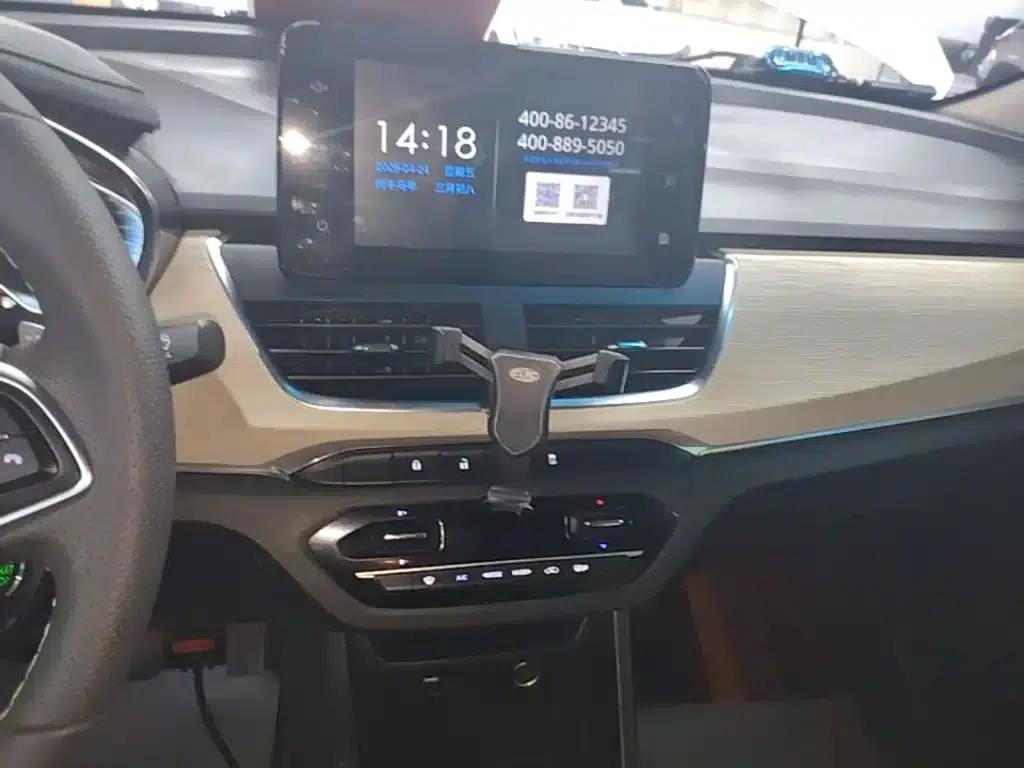 Baojun 360 2018 1.5L Automatic Deluxe Edition (National V Emission Standard) — миниатюра 9