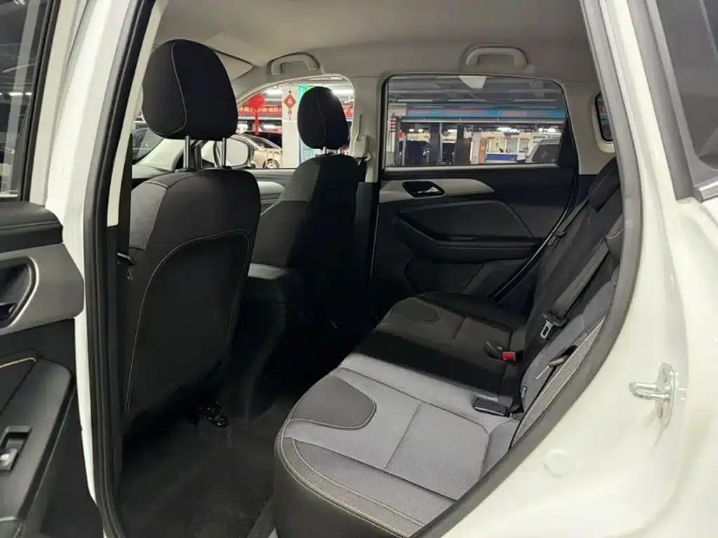 Beijing X3 2021 1.5T CVT Glory Edition — миниатюра 24