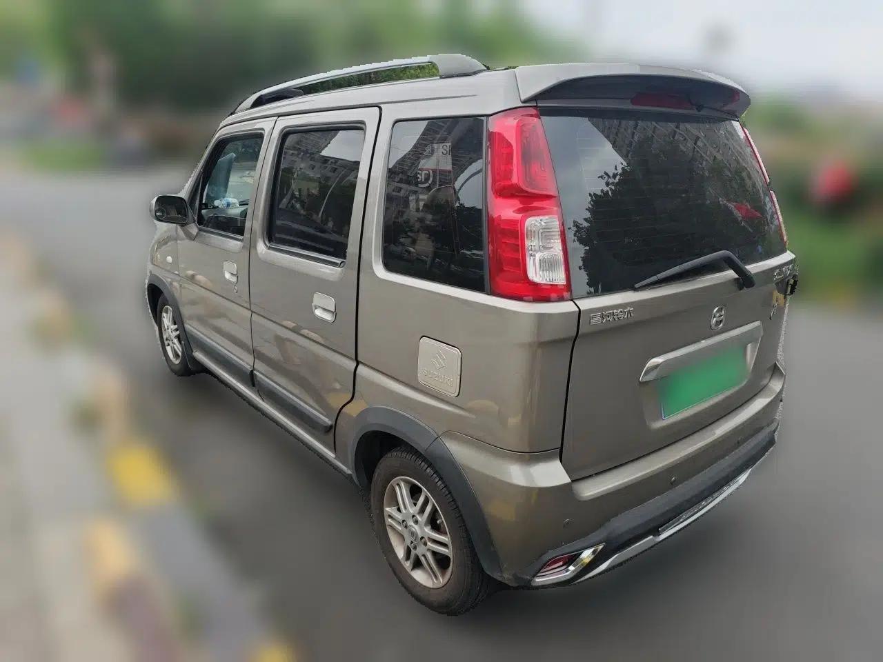 Suzuki Wagon R X5 2013 Luxury Edition 1.4L Standard Model — миниатюра 4