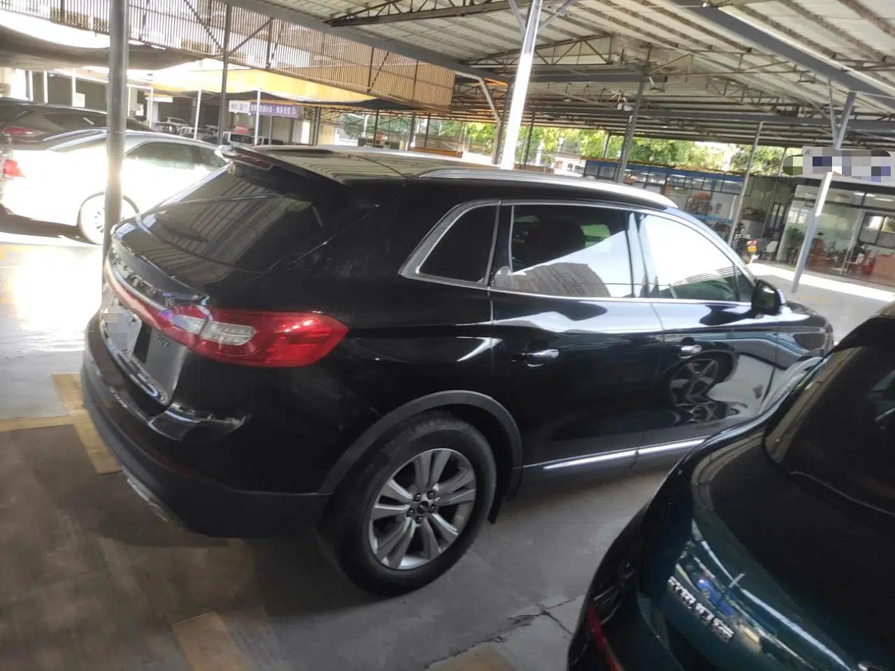 Lincoln MKX 2017 2.0T Two-Wheel Drive Deluxe Edition — миниатюра 17