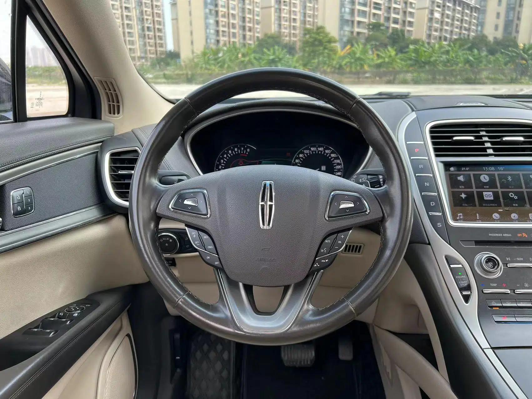 Lincoln MKX 2017 2.0T Two-Wheel Drive Deluxe Edition — миниатюра 18
