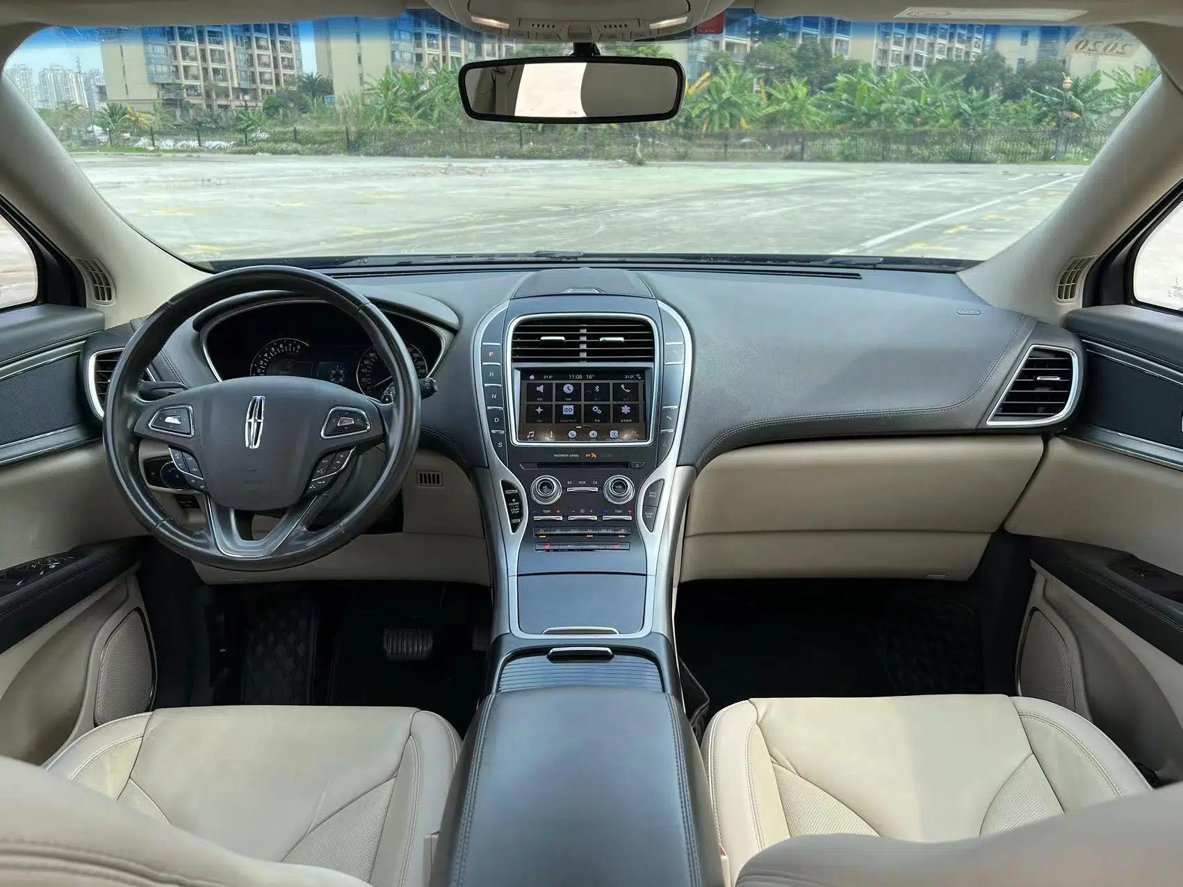 Lincoln MKX 2017 2.0T Two-Wheel Drive Deluxe Edition — миниатюра 28