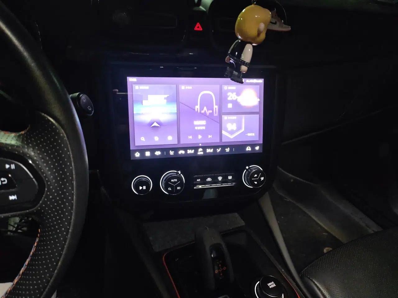 Lynk & Co 02 Hatchback 2021 2.0TD Halo Driving Control Kit Edition — миниатюра 13