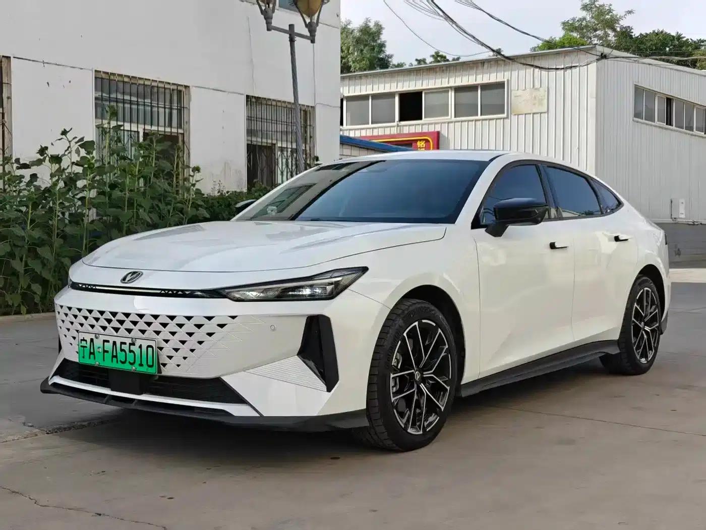 Changan UNI-V Smart Electric iDD 2024 Model Blue Whale Smart Electric iDD 136km Smart Cool Edition — миниатюра 1