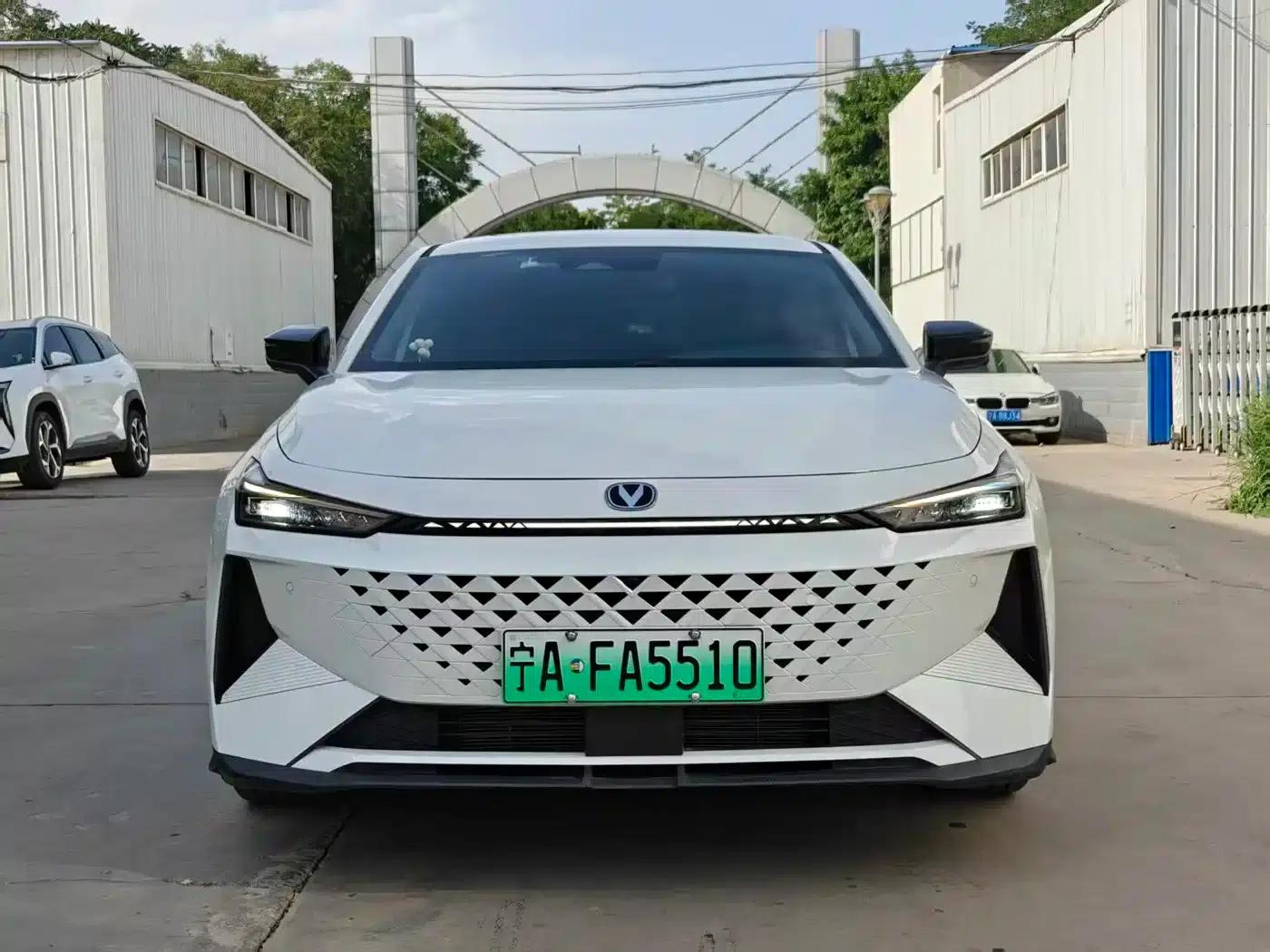 Changan UNI-V Smart Electric iDD 2024 Model Blue Whale Smart Electric iDD 136km Smart Cool Edition — миниатюра 2
