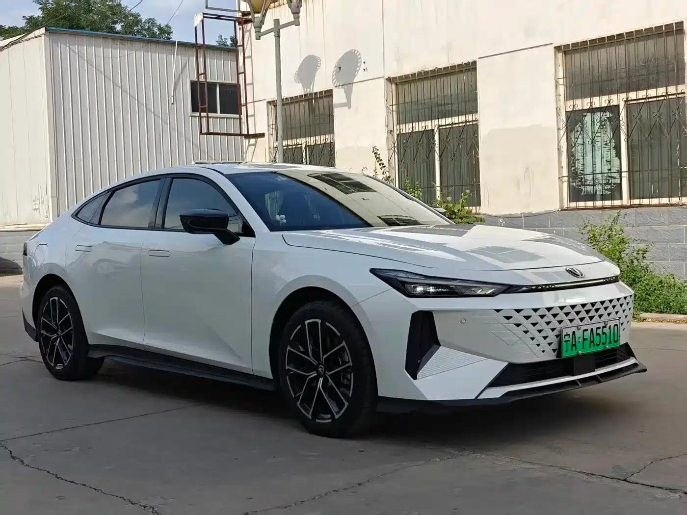 Changan UNI-V Smart Electric iDD 2024 Model Blue Whale Smart Electric iDD 136km Smart Cool Edition — миниатюра 3