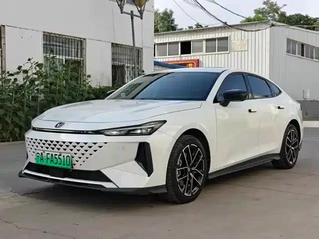 Changan UNI-V Smart Electric iDD 2024 Model Blue Whale Smart Electric iDD 136km Smart Cool Edition