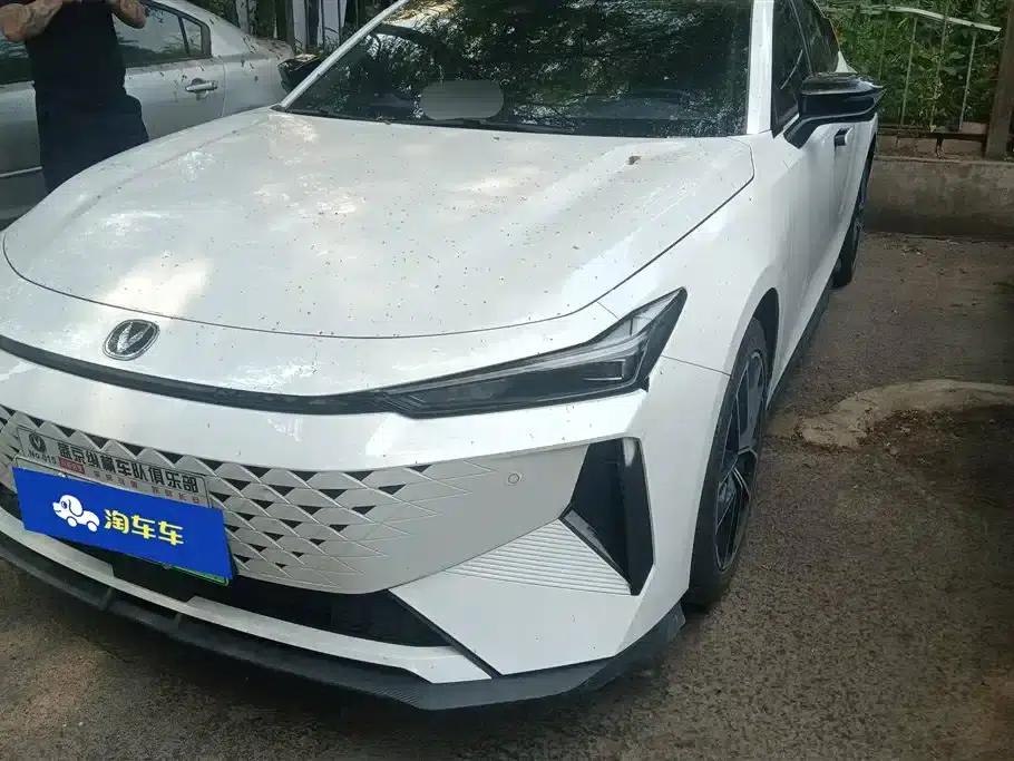Changan UNI-V Smart Electric iDD 2024 Model Blue Whale Smart Electric iDD 136km Smart Cool Edition — миниатюра 1