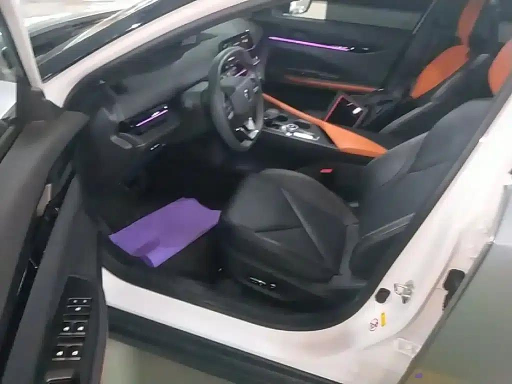 Changan UNI-V Smart Electric iDD 2023 Model, Smart Electric iDD 1.5T, 113km/h Smart Cool Edition — миниатюра 12