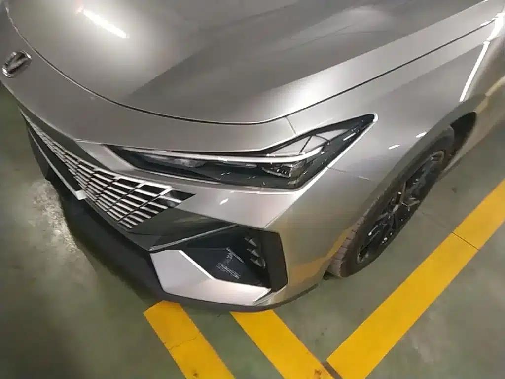 Changan UNI-V Smart Electric iDD 2023 Model, Smart Electric iDD 1.5T, 113km/h Smart Cool Edition — миниатюра 18