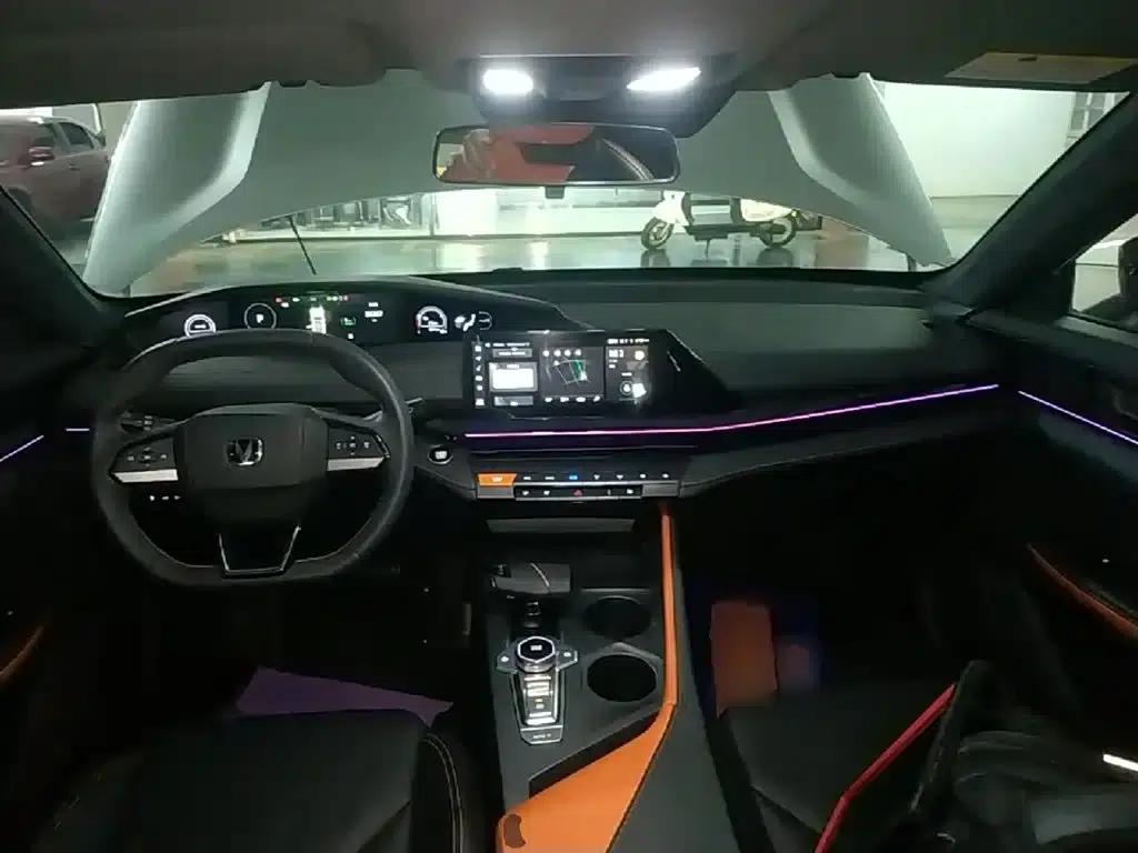 Changan UNI-V Smart Electric iDD 2023 Model, Smart Electric iDD 1.5T, 113km/h Smart Cool Edition — миниатюра 6